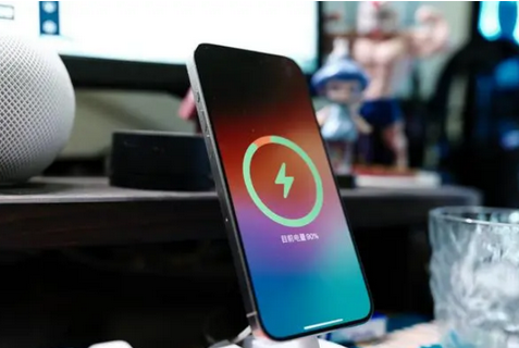 梅江苹果15换屏服务分享用什么充电器给iPhone15充电更好 